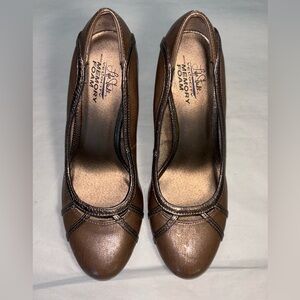 Life Stride Women's Size 6.5 Classic Heels in a Subtle Metallic Bronze Finish